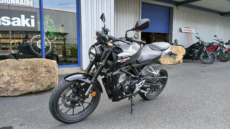 CB 125  R