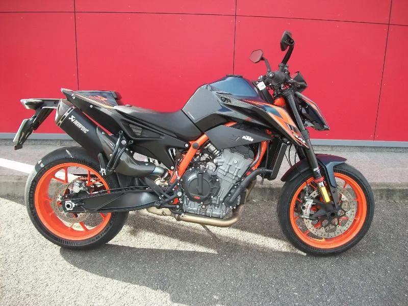 890 DUKE R