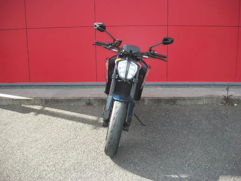 890 DUKE R