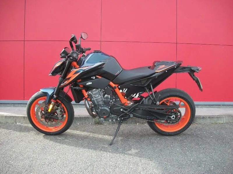 890 DUKE R