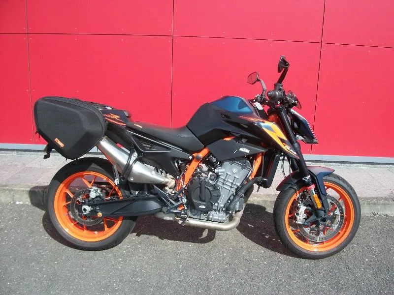 890 DUKE R