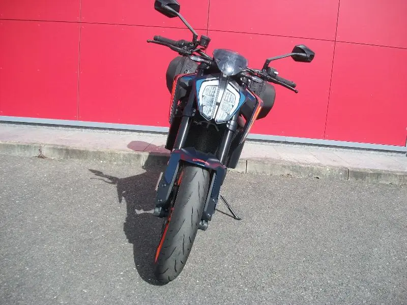 890 DUKE R