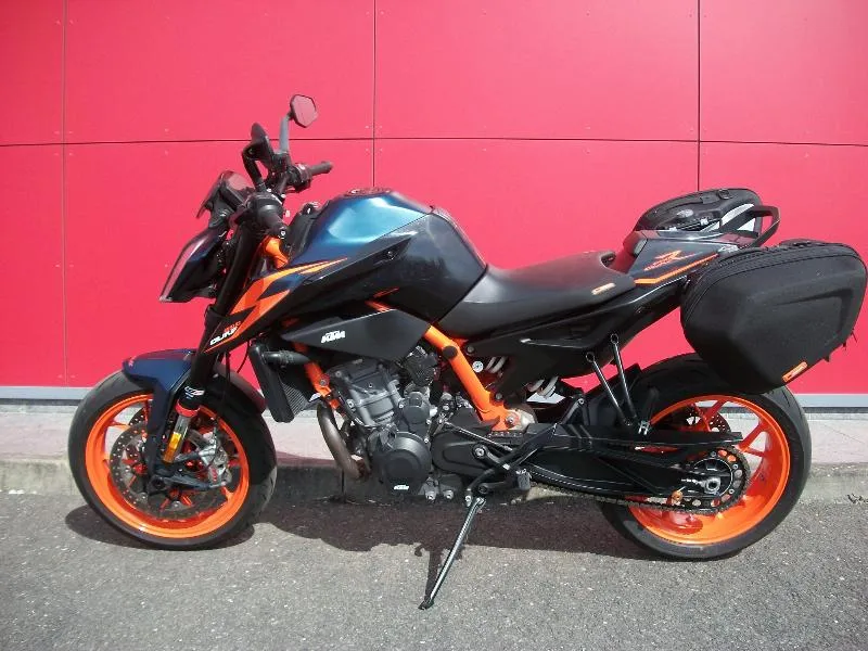 890 DUKE R