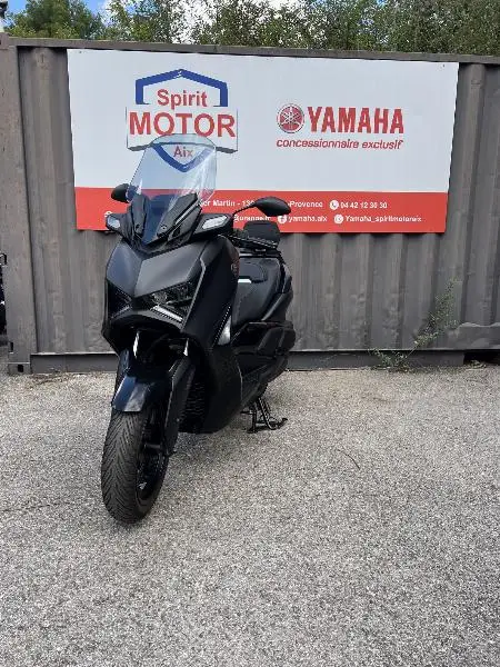 XMAX 300