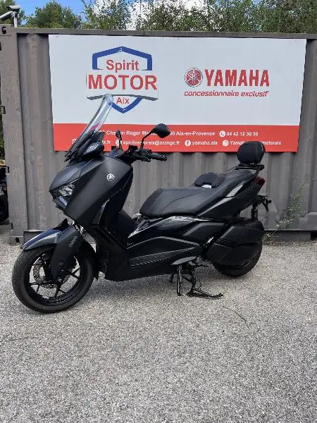 XMAX 300