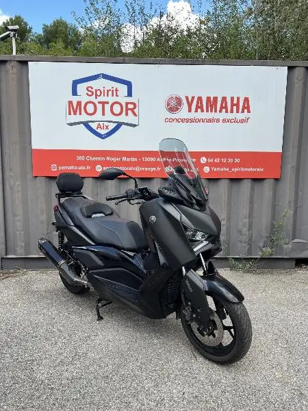 XMAX 300