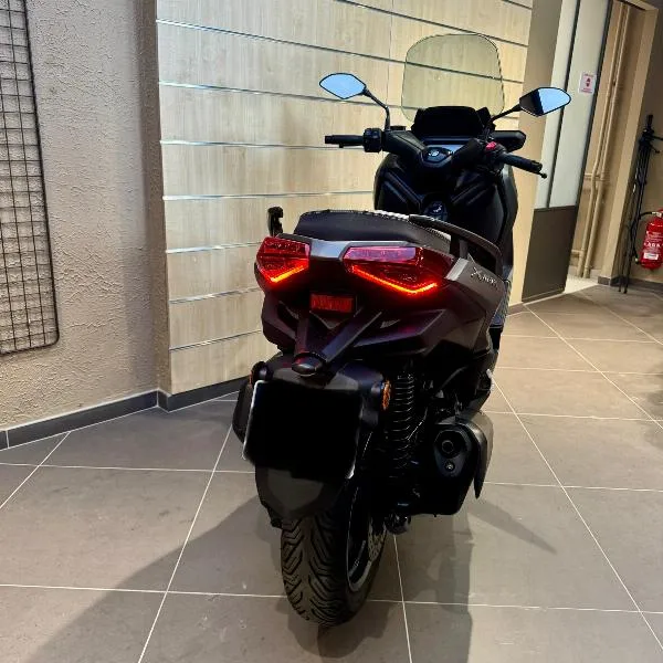 XMAX 300