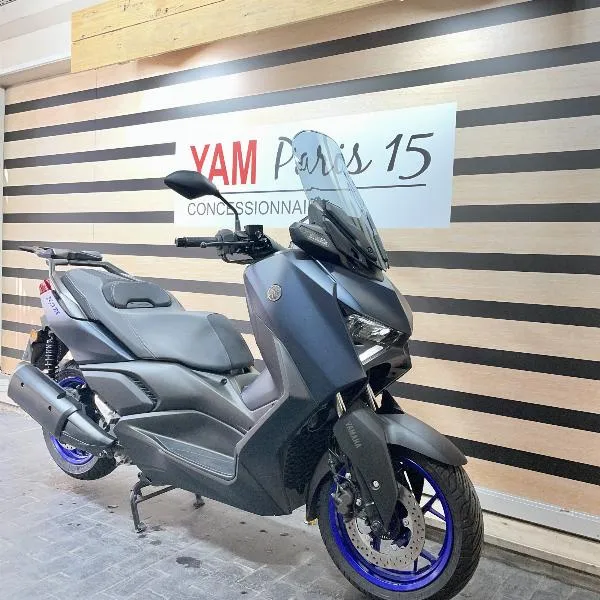XMAX 300