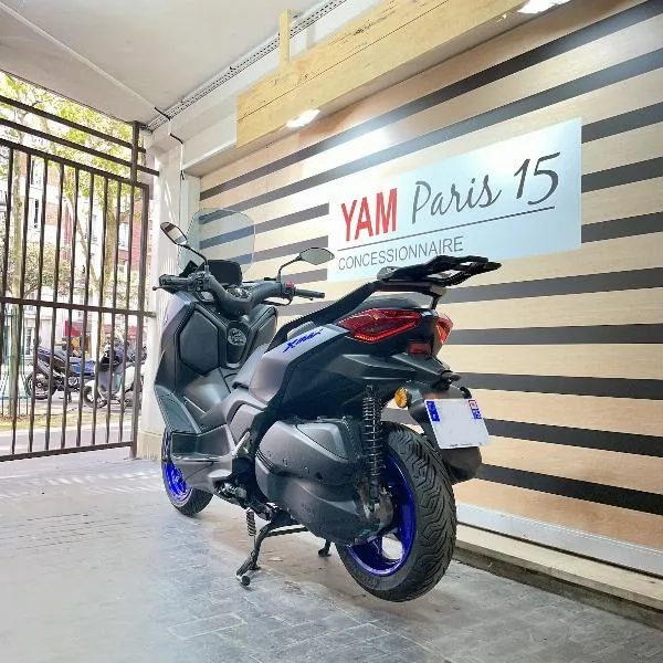 XMAX 300