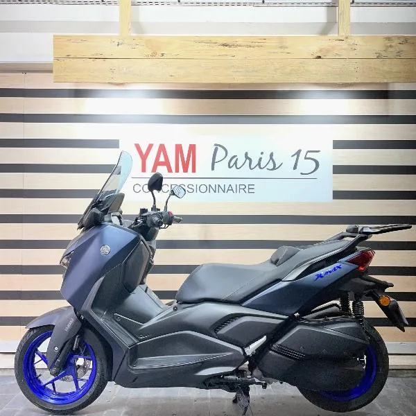 XMAX 300