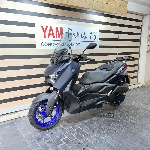 XMAX 300