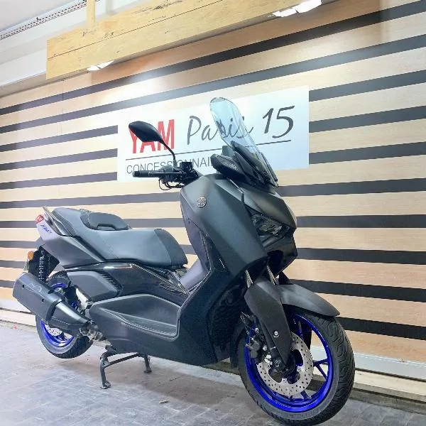 XMAX 300