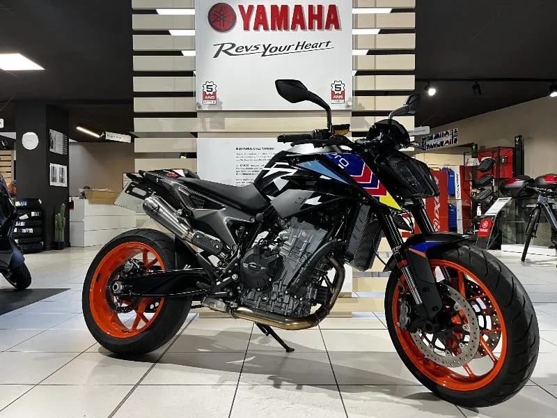 890 DUKE GP