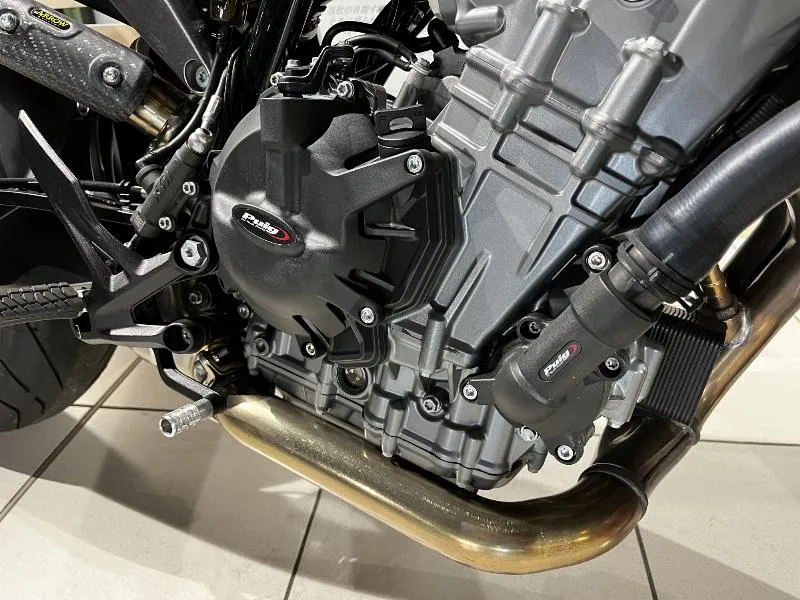 890 DUKE GP
