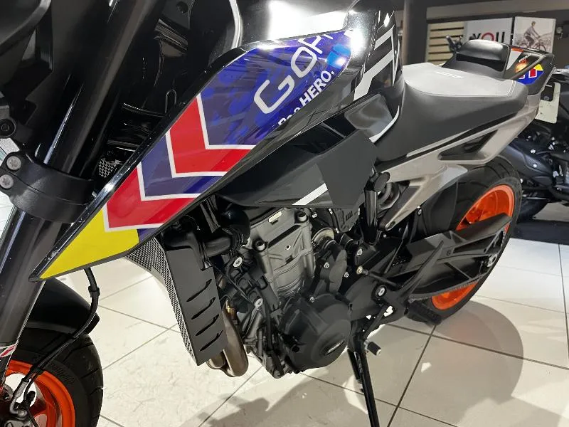 890 DUKE GP