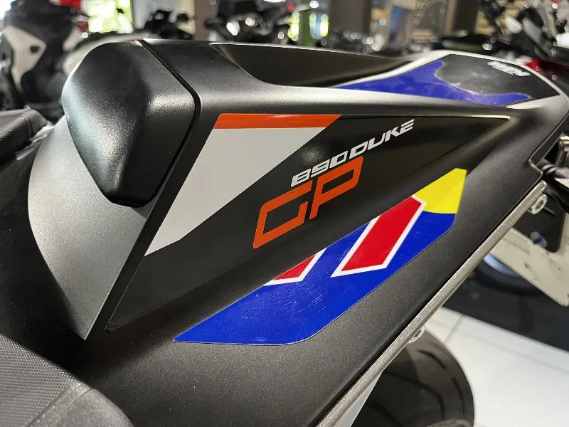 890 DUKE GP