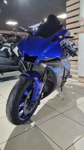 YZF 1000 R1