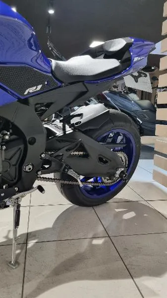 YZF 1000 R1