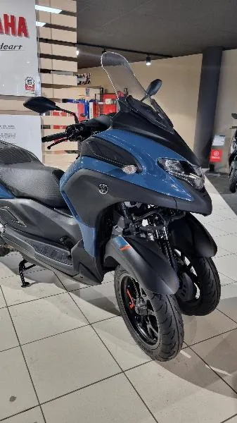 TRICITY 300