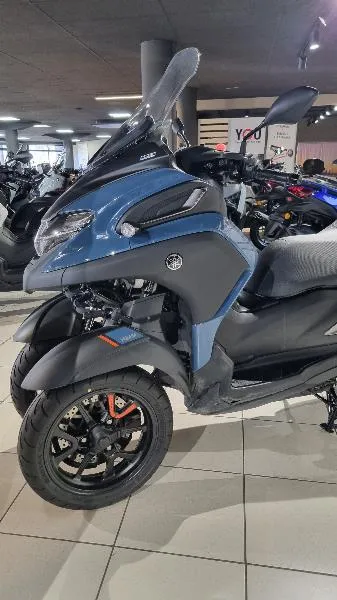 TRICITY 300