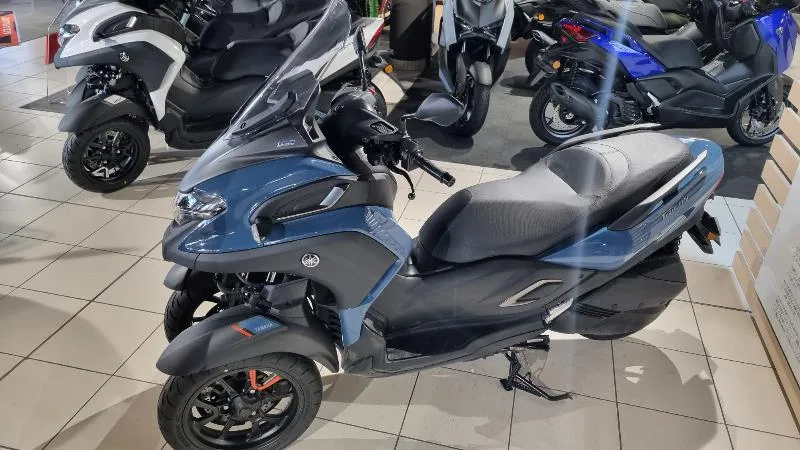 TRICITY 300
