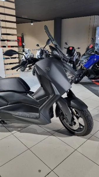 XMAX 300