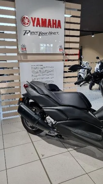 XMAX 300