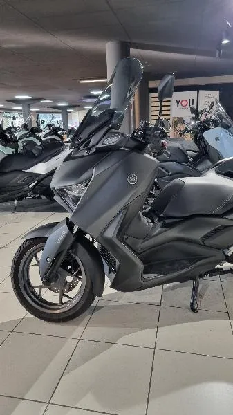 XMAX 300