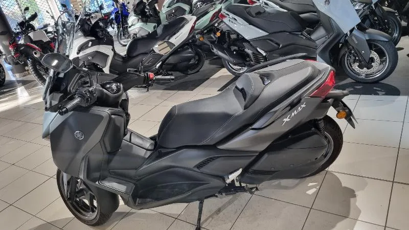 XMAX 300