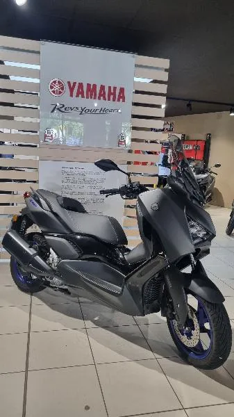 XMAX 300