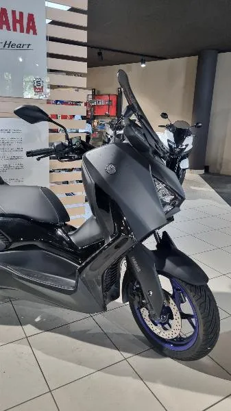 XMAX 300