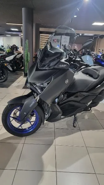 XMAX 300