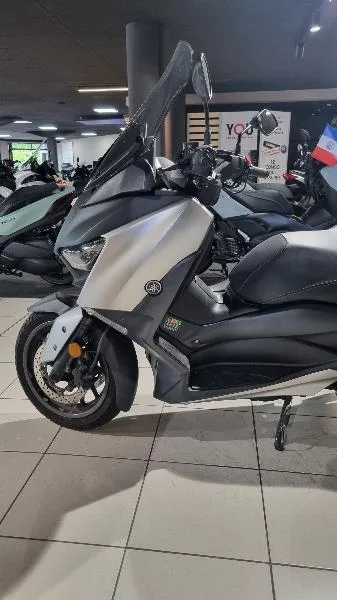 XMAX 400