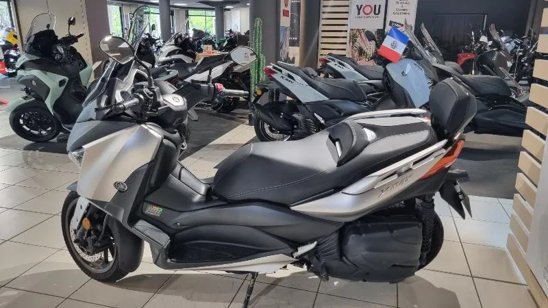 XMAX 400
