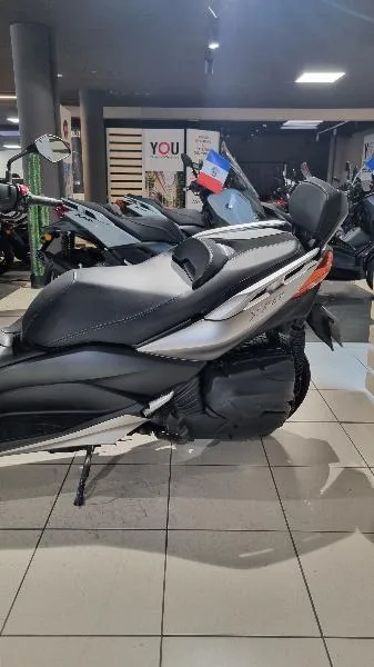 XMAX 400