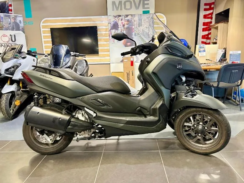 TRICITY 300
