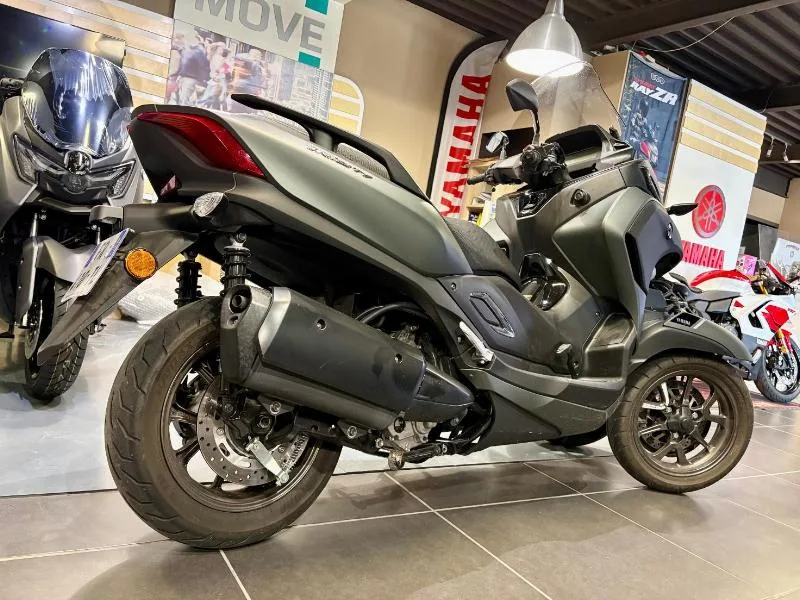 TRICITY 300