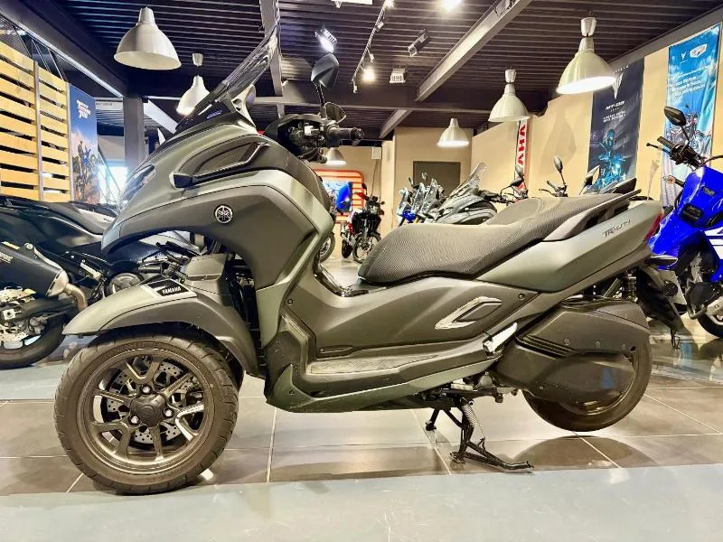 TRICITY 300