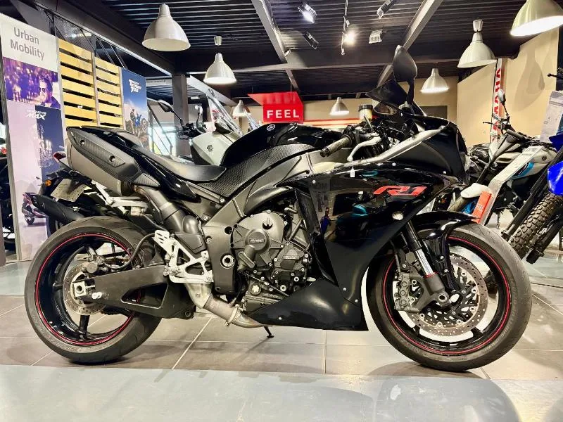 YZF 1000 R1 CROSS PLANE 2010