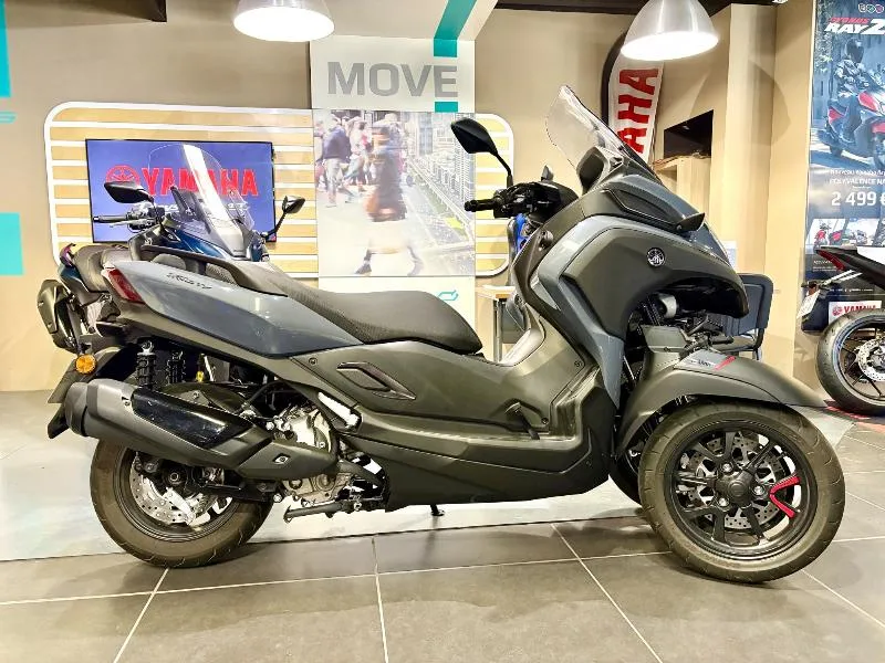 TRICITY 300