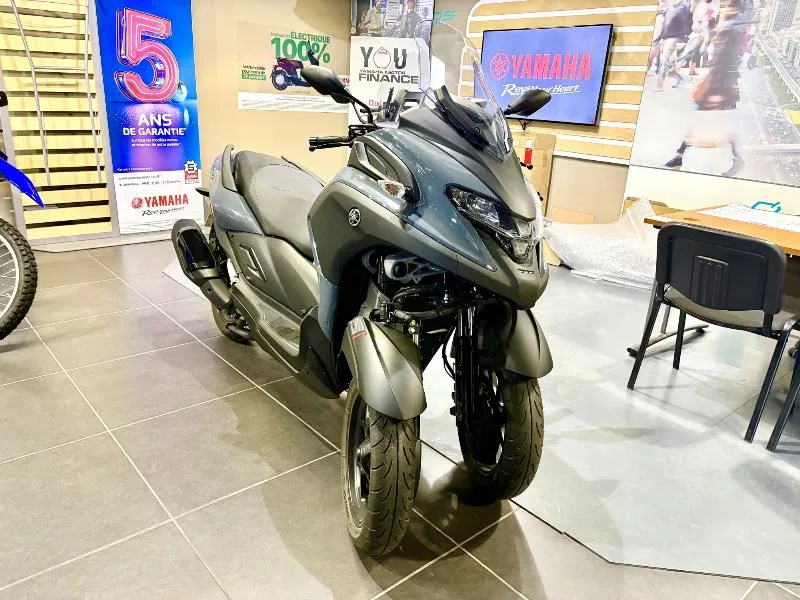 TRICITY 300