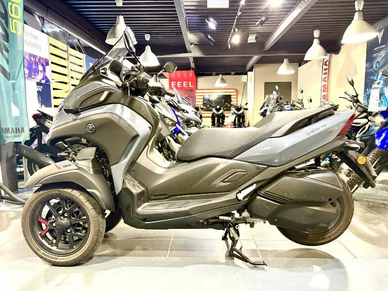 TRICITY 300
