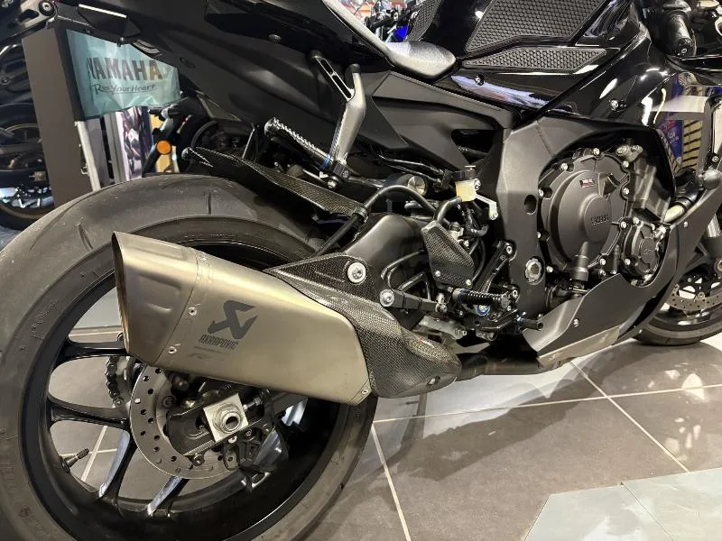 YZF 1000 R1