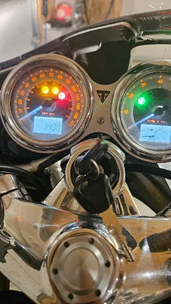 THRUXTON 1200 R