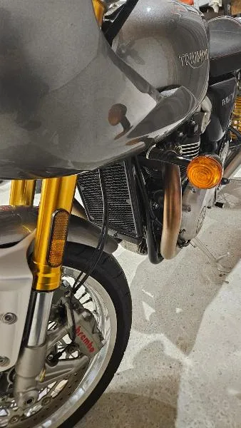 THRUXTON 1200 R