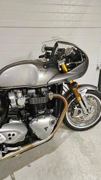 THRUXTON 1200 R