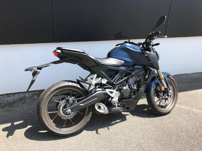 CB 125  R