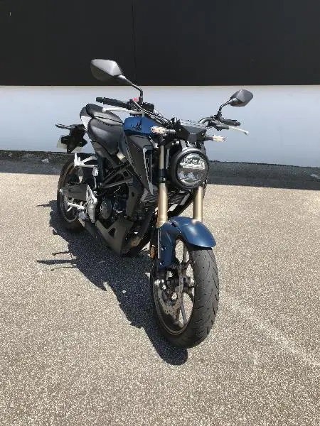 CB 125  R