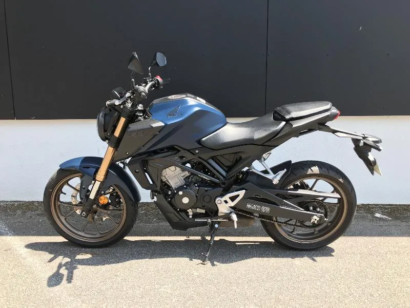 CB 125  R