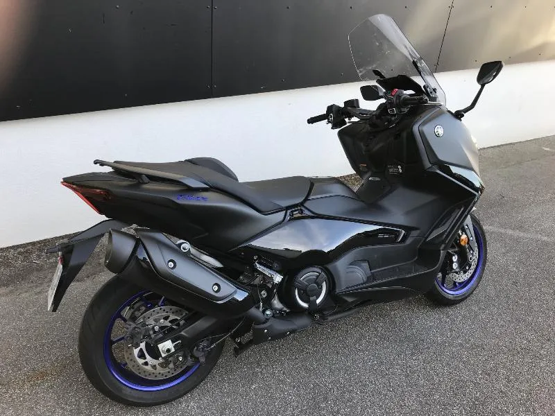 XP TMAX 560